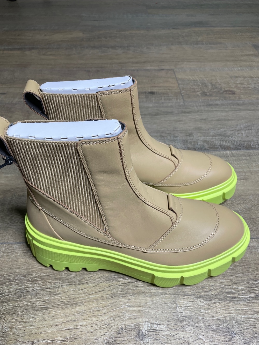 Sorel Beige Caribou X Leather Chelsea Boots with Neon Green Sole Size 9